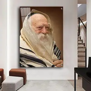 תמונה עוצמתית של ר’ חיים קנייבסקי עטוף בטלית מביט הצידה ומחייך להדפסה על קנבס או זכוכית